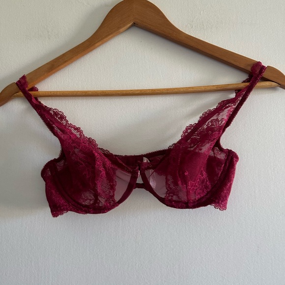 Victoria's Secret Other - Victoria’s Secret Maroon Lace Underwire ‘Very Sexy’ Plunge Bra size 34B EUC